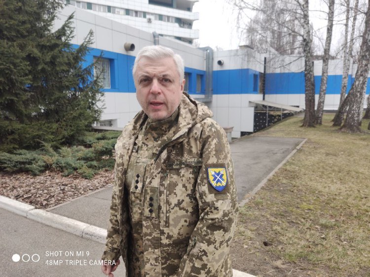 о дворе Национального научного центра хирургии и трансплантологии им. А.Шалимова. Киев, январь 2024 года